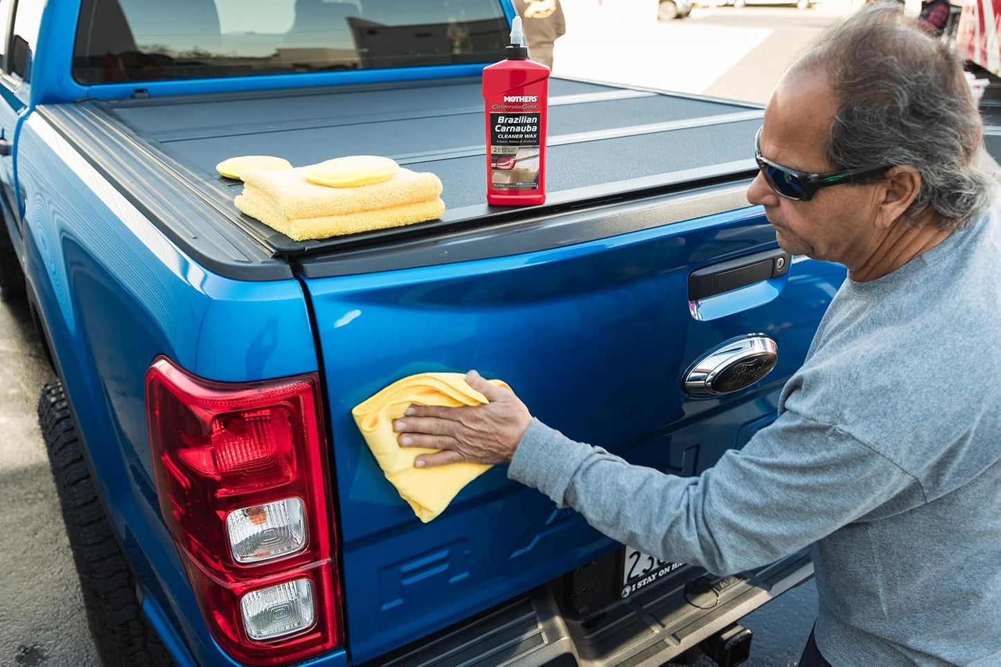 California Gold Brazilian Carnauba Cleaner Wax, 16 Oz. — Cleans & Waxes in One Step, Removes Oxidation & Swirls, Premium Carnauba Shine & Protection for All Paint Finishes (05701)
